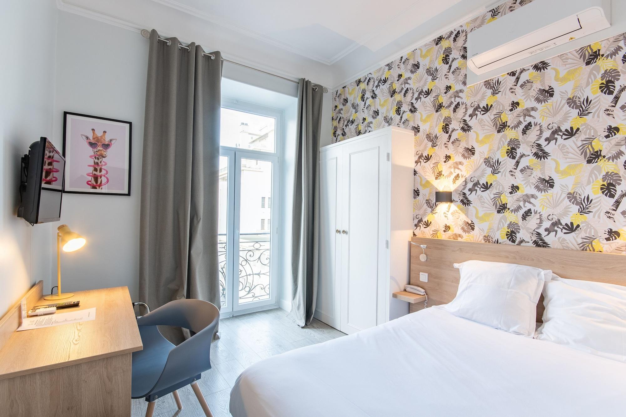 Aria Hotel 3*
