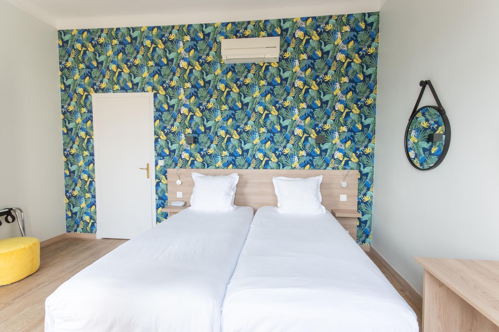 Aria Hotel 3*