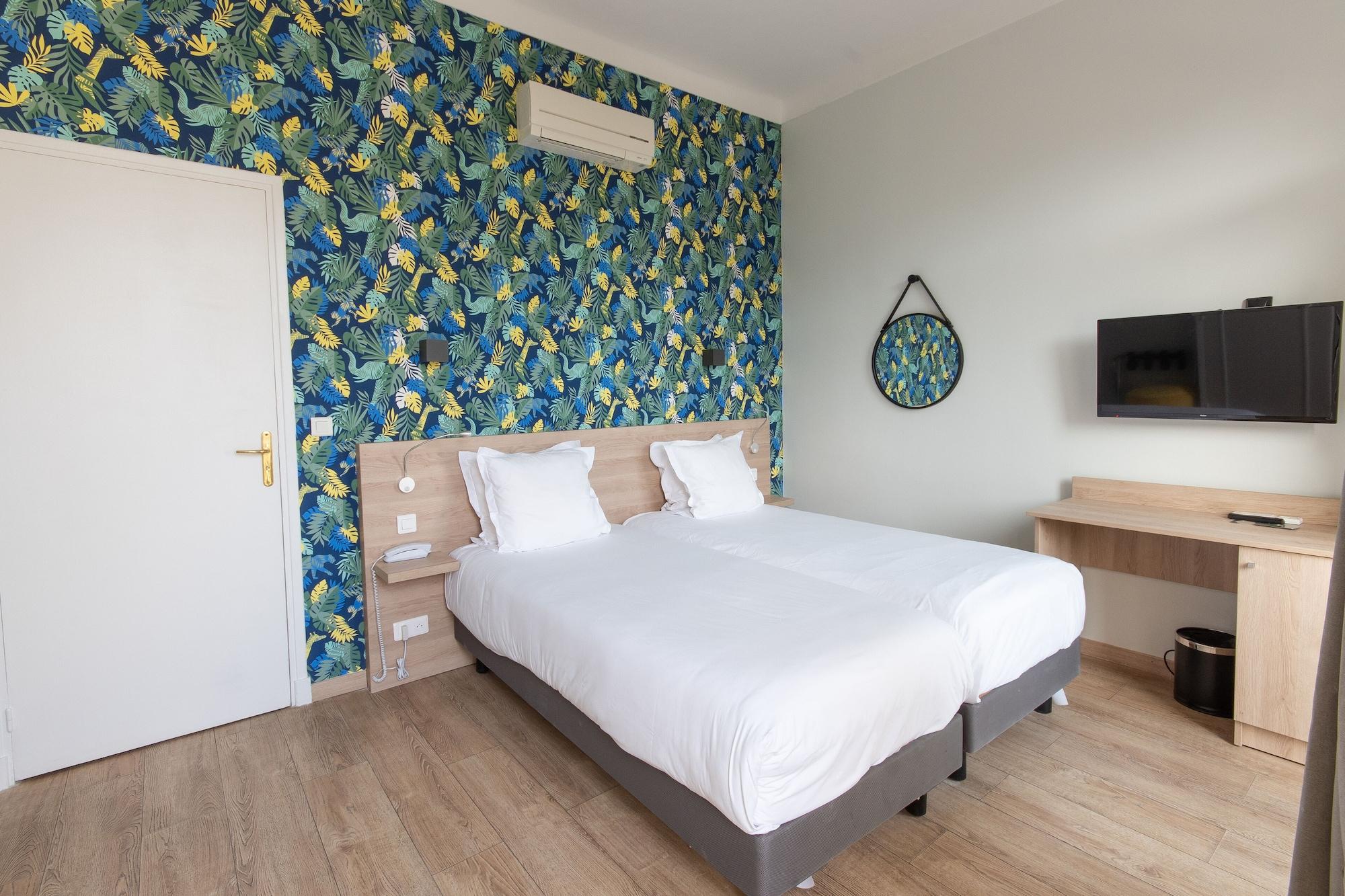 Aria Hotel 3*