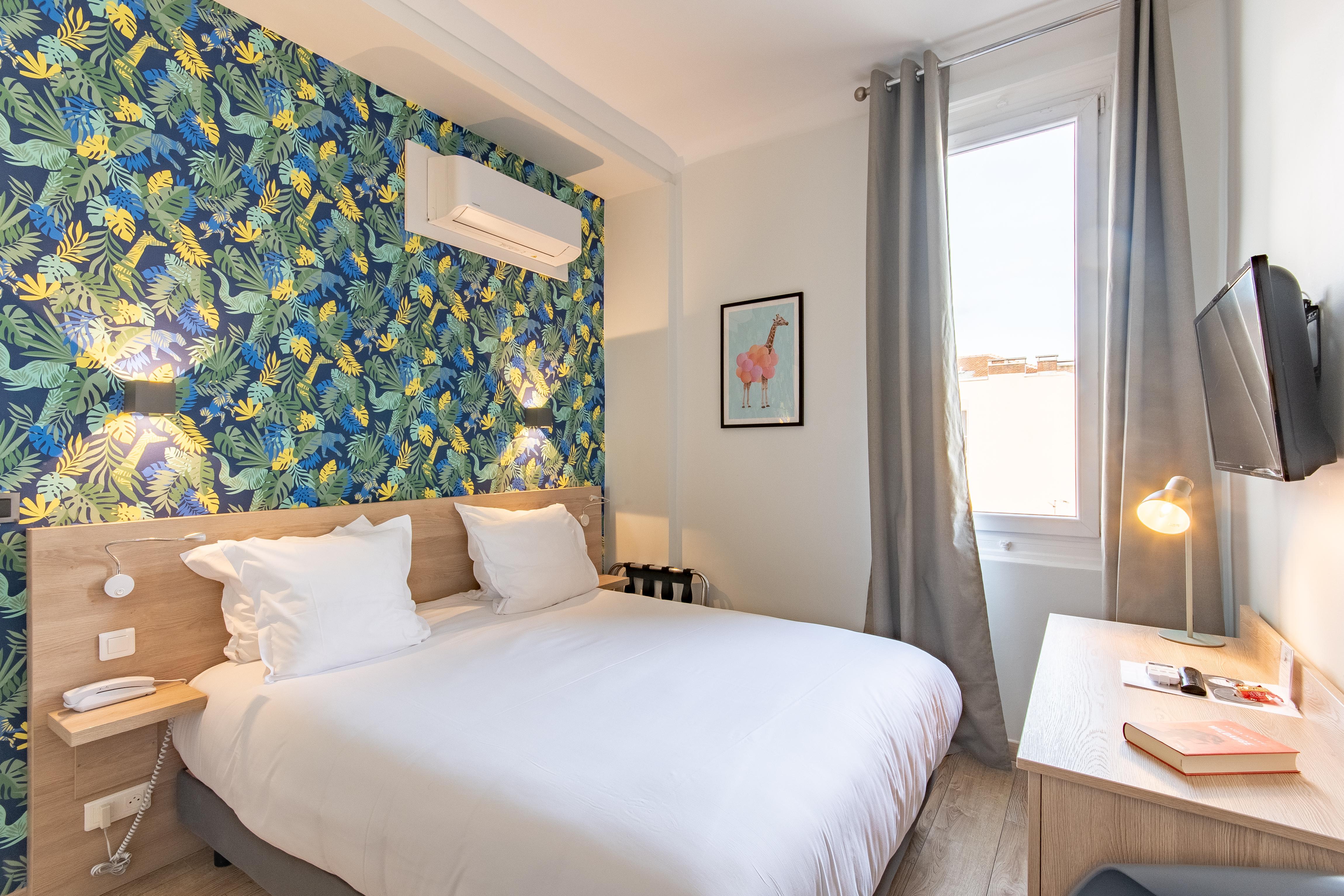 Aria Hotel 3*